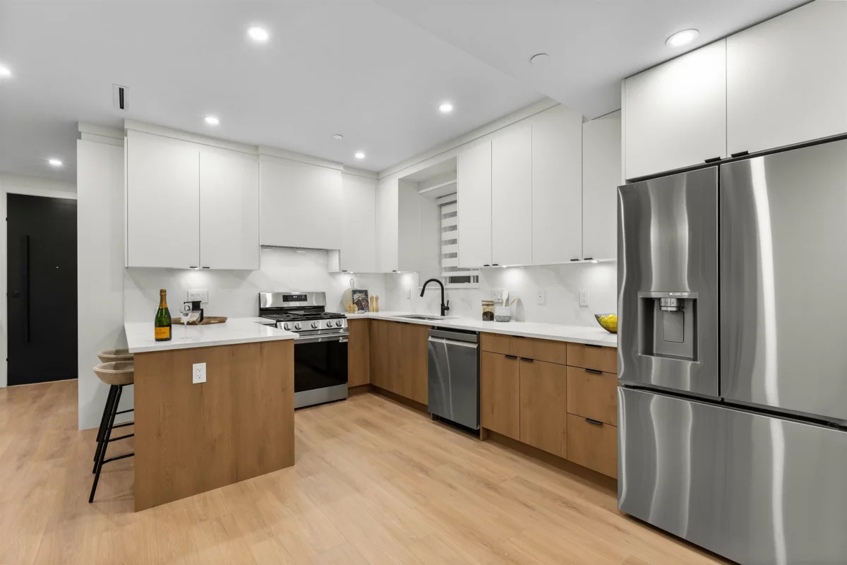 Kitchen Photo of 1 435 E 47th Avenue, Vancouver, BC