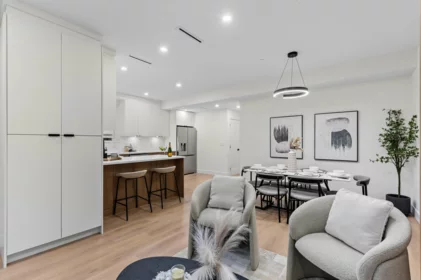 1 435 E 47th Avenue, Vancouver, BC