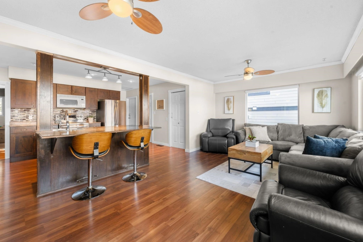 Guest Bathroom Photo of 20722 46a Avenue, Langley, BC