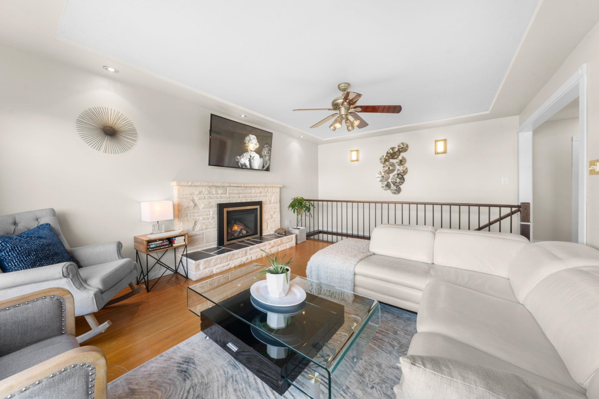 Kitchen Island Photo of 20722 46a Avenue, Langley, BC