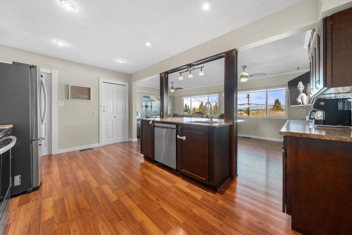 Walk-In Closet Photo of 20722 46a Avenue, Langley, BC