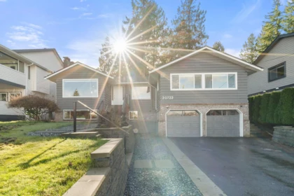 20722 46a Avenue, Langley, BC, Langley City — 6 bed single family residence for sale