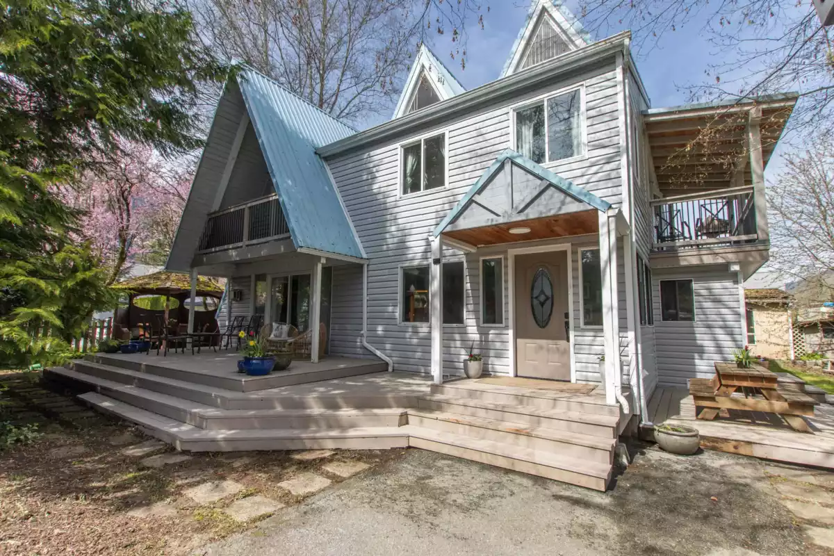 Front Yard Photo of 1155 Judd Road, Squamish, BC