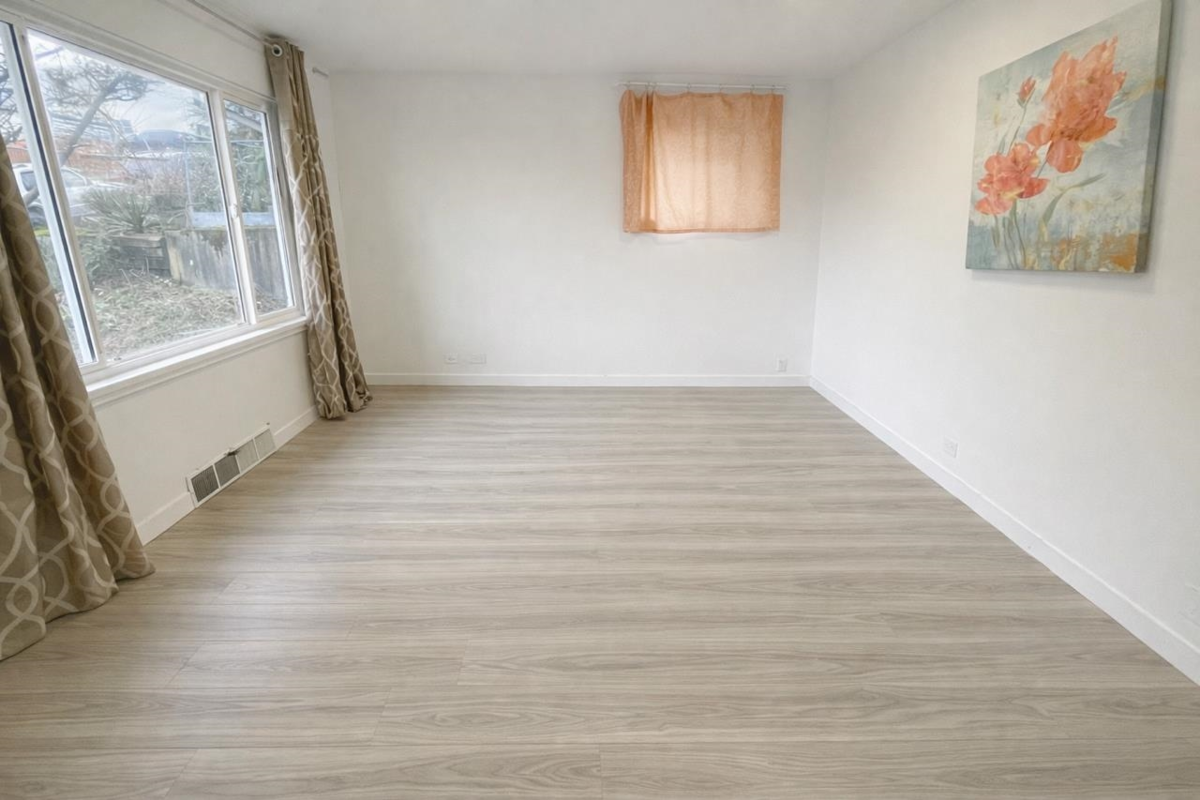 Exterior Rear Photo of 525 Sixteenth Street, New Westminster, BC