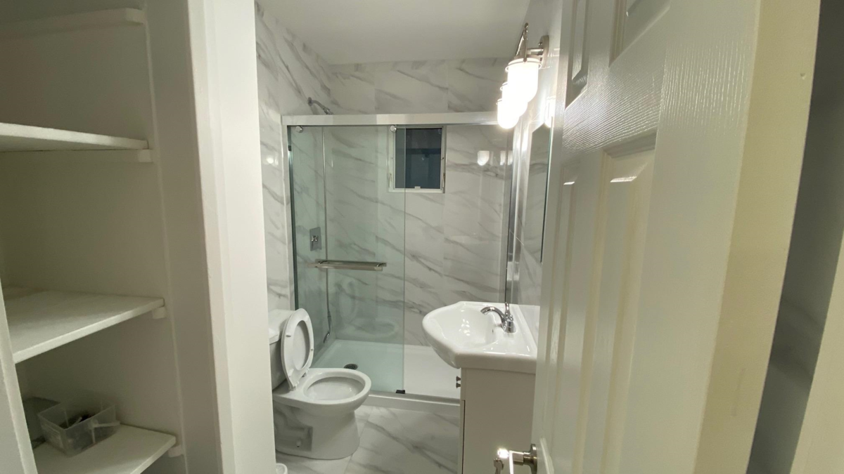 Kitchen Photo of 525 Sixteenth Street, New Westminster, BC