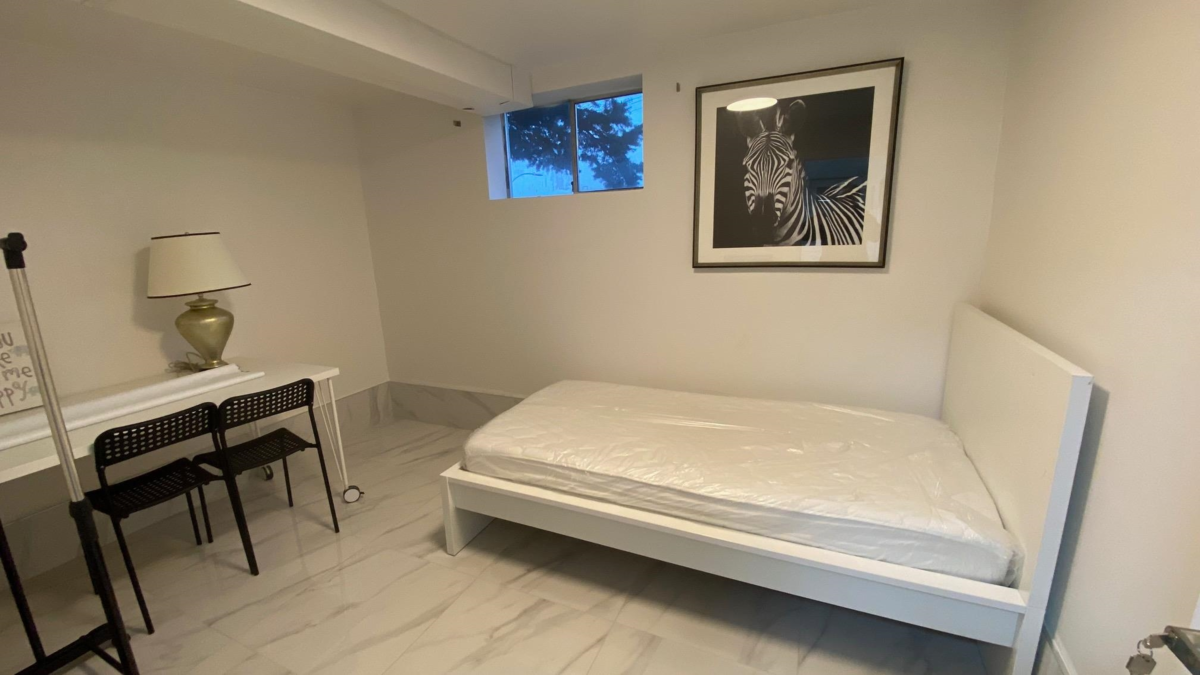 Primary Bathroom Photo of 525 Sixteenth Street, New Westminster, BC