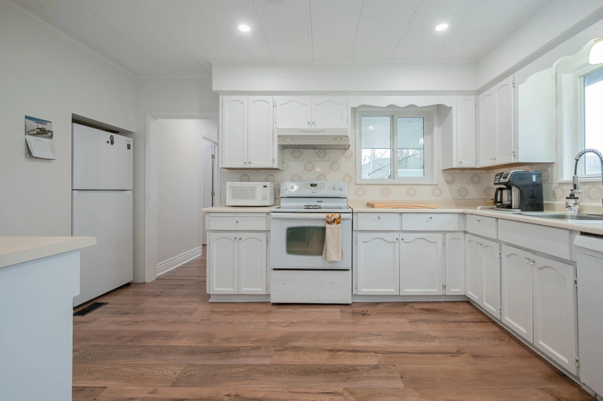 Breakfast Nook Photo of 36113 Page Road, Abbotsford, BC