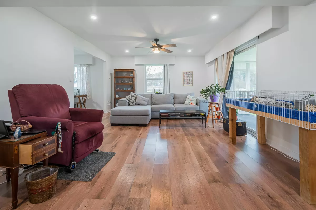Kitchen Island Photo of 36113 Page Road, Abbotsford, BC