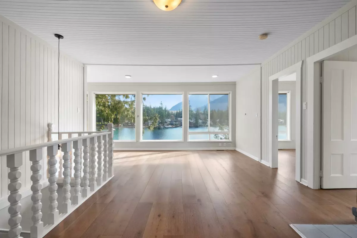 Breakfast Nook Photo of 36 Lakeshore Drive, Cultus Lake, BC