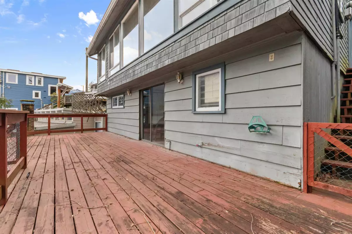 Entry Foyer Photo of 36 Lakeshore Drive, Cultus Lake, BC