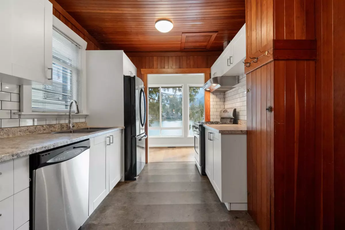 Guest Bathroom Photo of 36 Lakeshore Drive, Cultus Lake, BC
