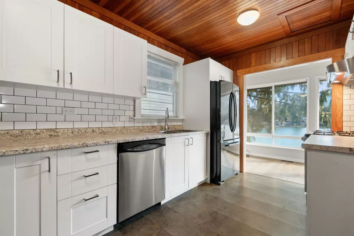 Powder Room Photo of 36 Lakeshore Drive, Cultus Lake, BC
