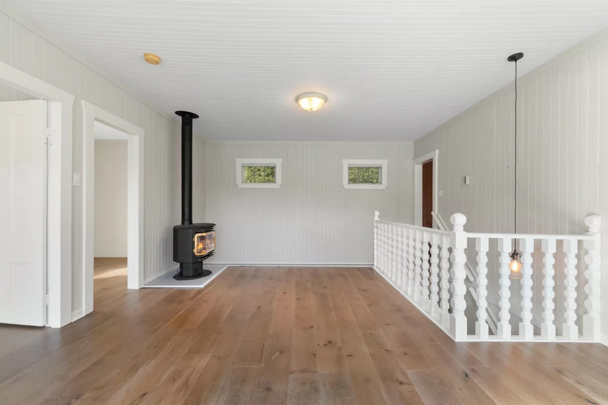 Walk-In Closet Photo of 36 Lakeshore Drive, Cultus Lake, BC