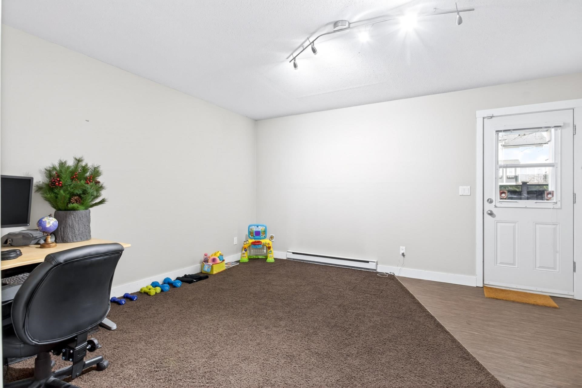 Basement Recreation Room Photo of 19 19572 Fraser Way, Pitt Meadows, BC