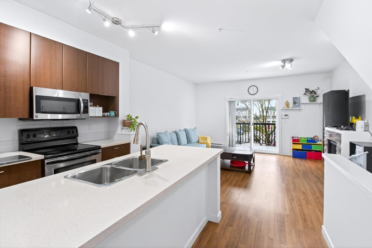 Family Room Photo of 19 19572 Fraser Way, Pitt Meadows, BC