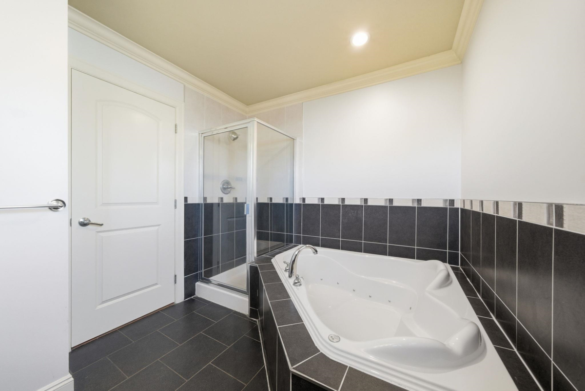 Hallway Photo of 208 Hume Street, New Westminster, BC