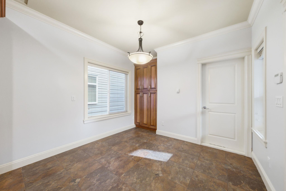 Powder Room Photo of 208 Hume Street, New Westminster, BC