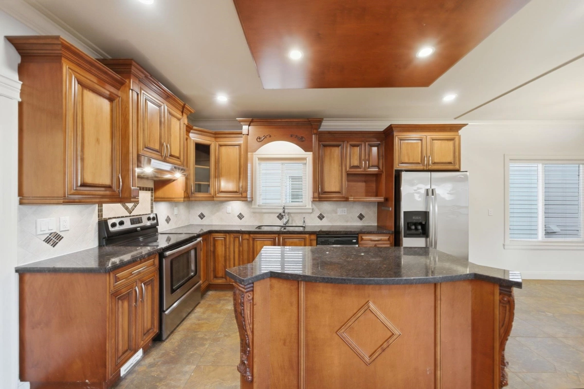 Walk-In Closet Photo of 208 Hume Street, New Westminster, BC