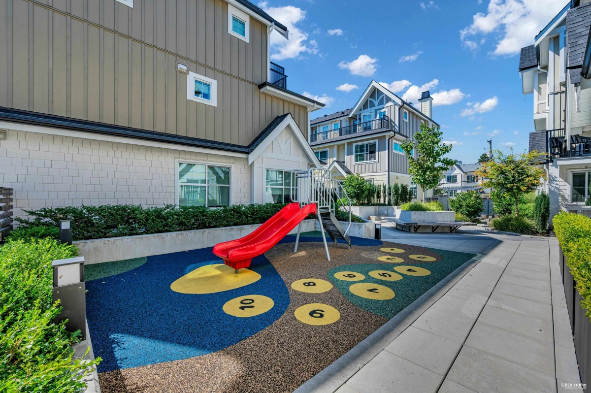 Outdoor Deck Photo of 103 707 Robinson Street, Coquitlam, BC