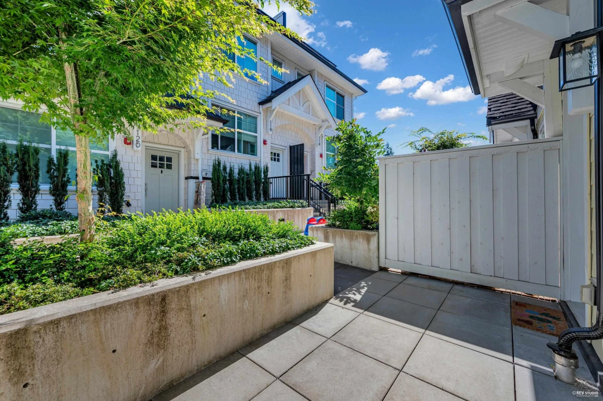 Staircase Photo of 103 707 Robinson Street, Coquitlam, BC