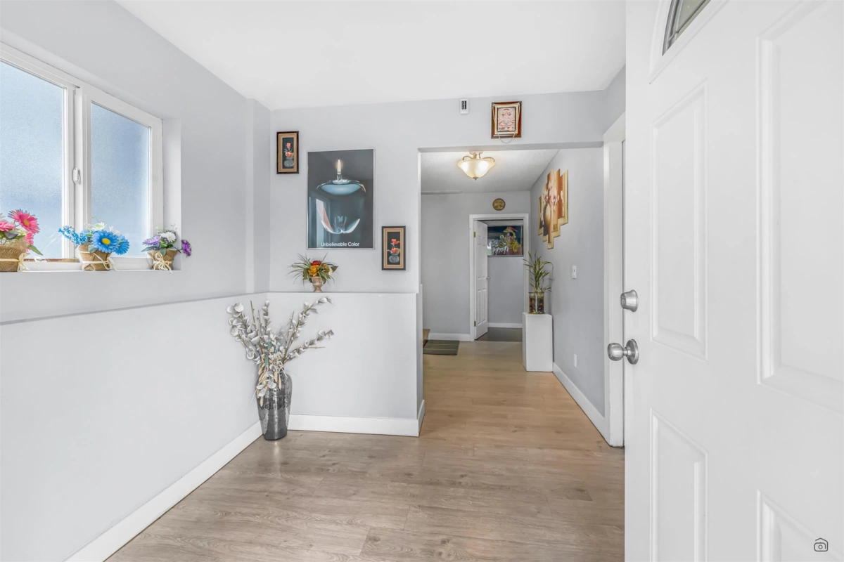 Family Room Photo of 13277 64a Avenue, Surrey, BC