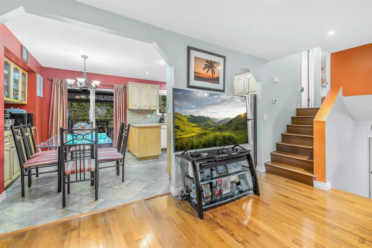 Kitchen Island Photo of 13277 64a Avenue, Surrey, BC