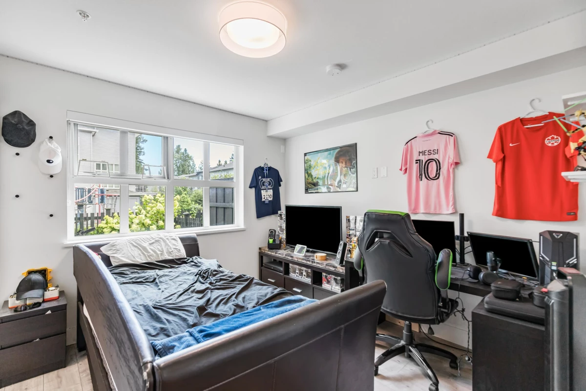 Bedroom 4 Photo of 21 24076 112 Avenue, Maple Ridge, BC