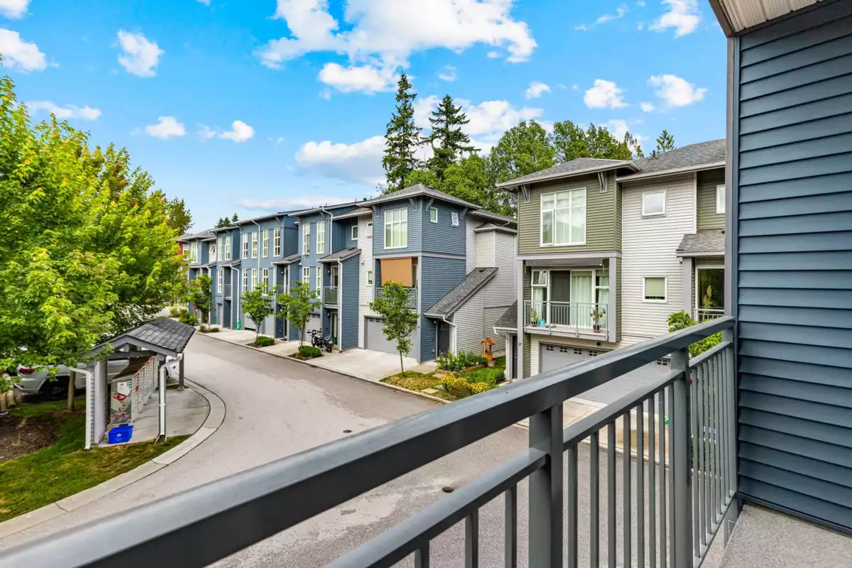 Kitchen Island Photo of 21 24076 112 Avenue, Maple Ridge, BC