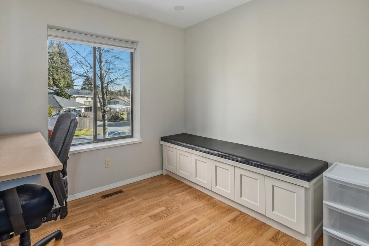 Entry Foyer Photo of 1981 158a Street, Surrey, BC