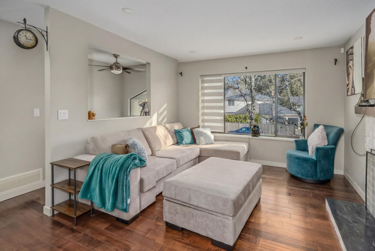Kitchen Photo of 1981 158a Street, Surrey, BC