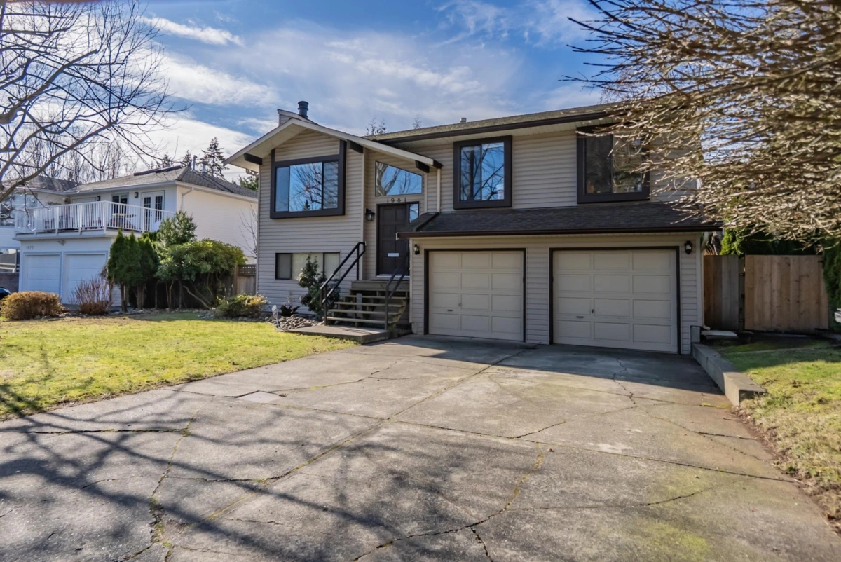 Living Room Photo of 1981 158a Street, Surrey, BC