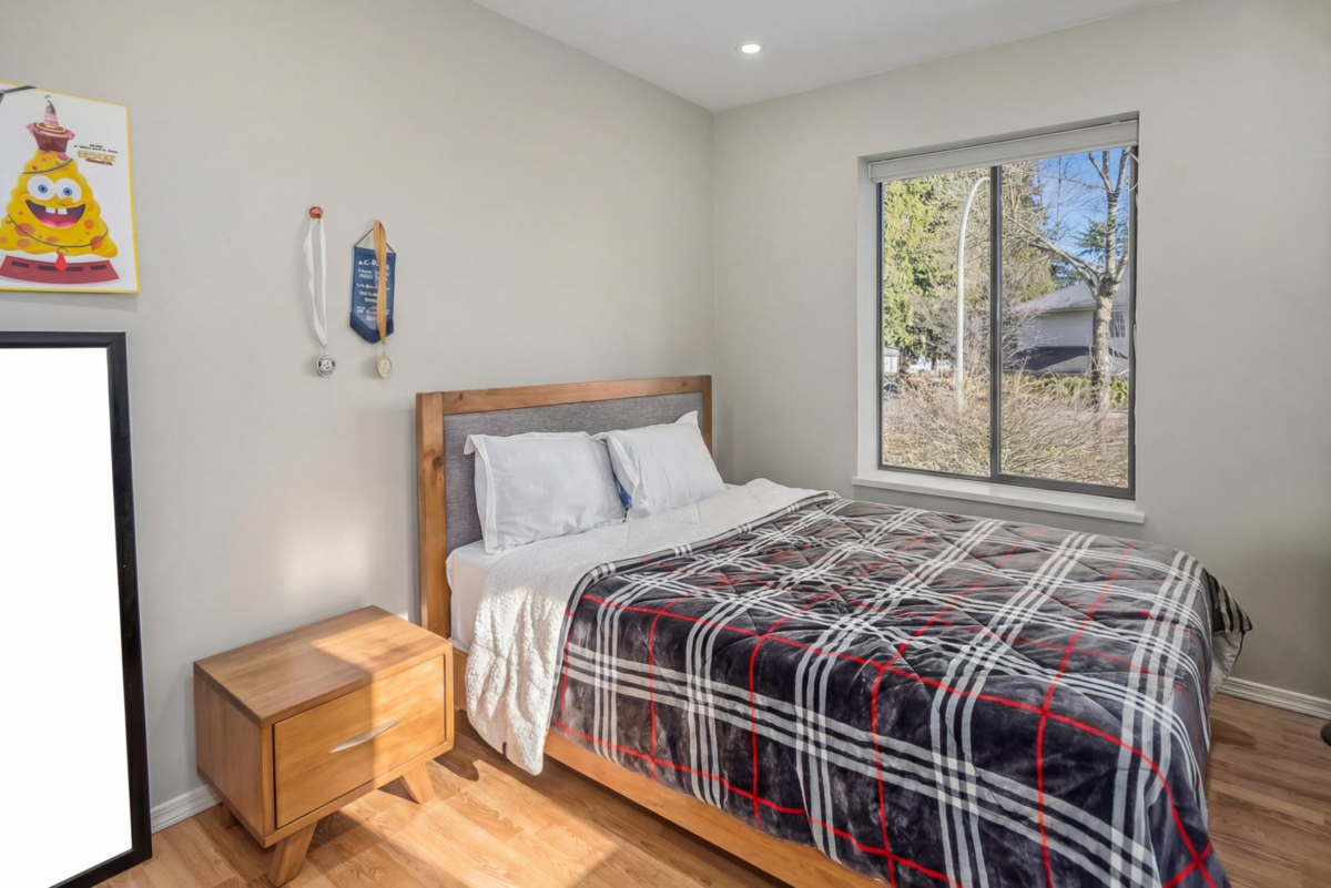Mudroom Photo of 1981 158a Street, Surrey, BC