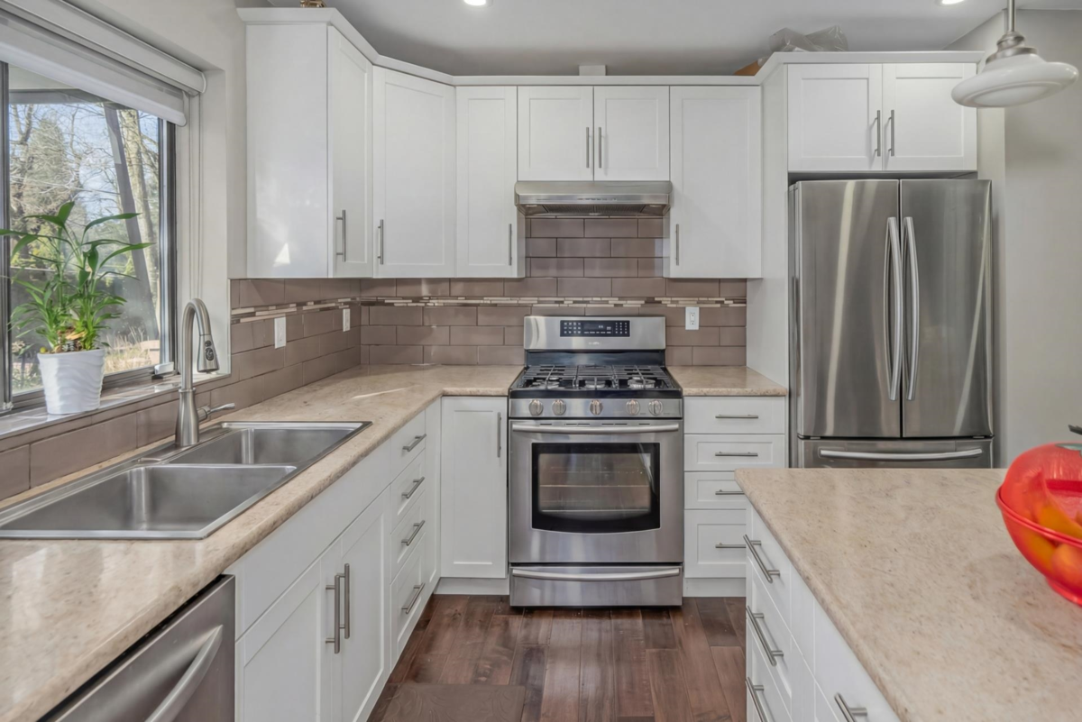 Powder Room Photo of 1981 158a Street, Surrey, BC