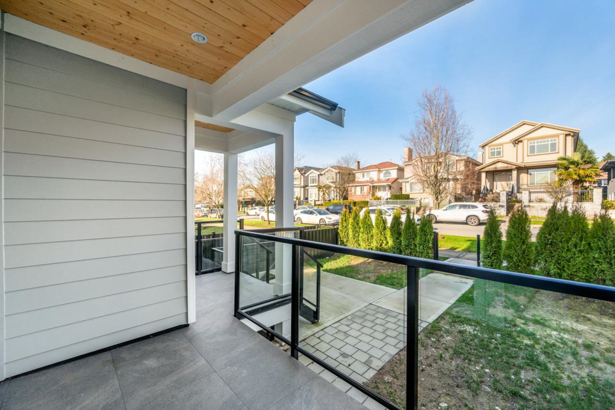 Basement Recreation Room Photo of 1 366 E 64th Avenue, Vancouver, BC