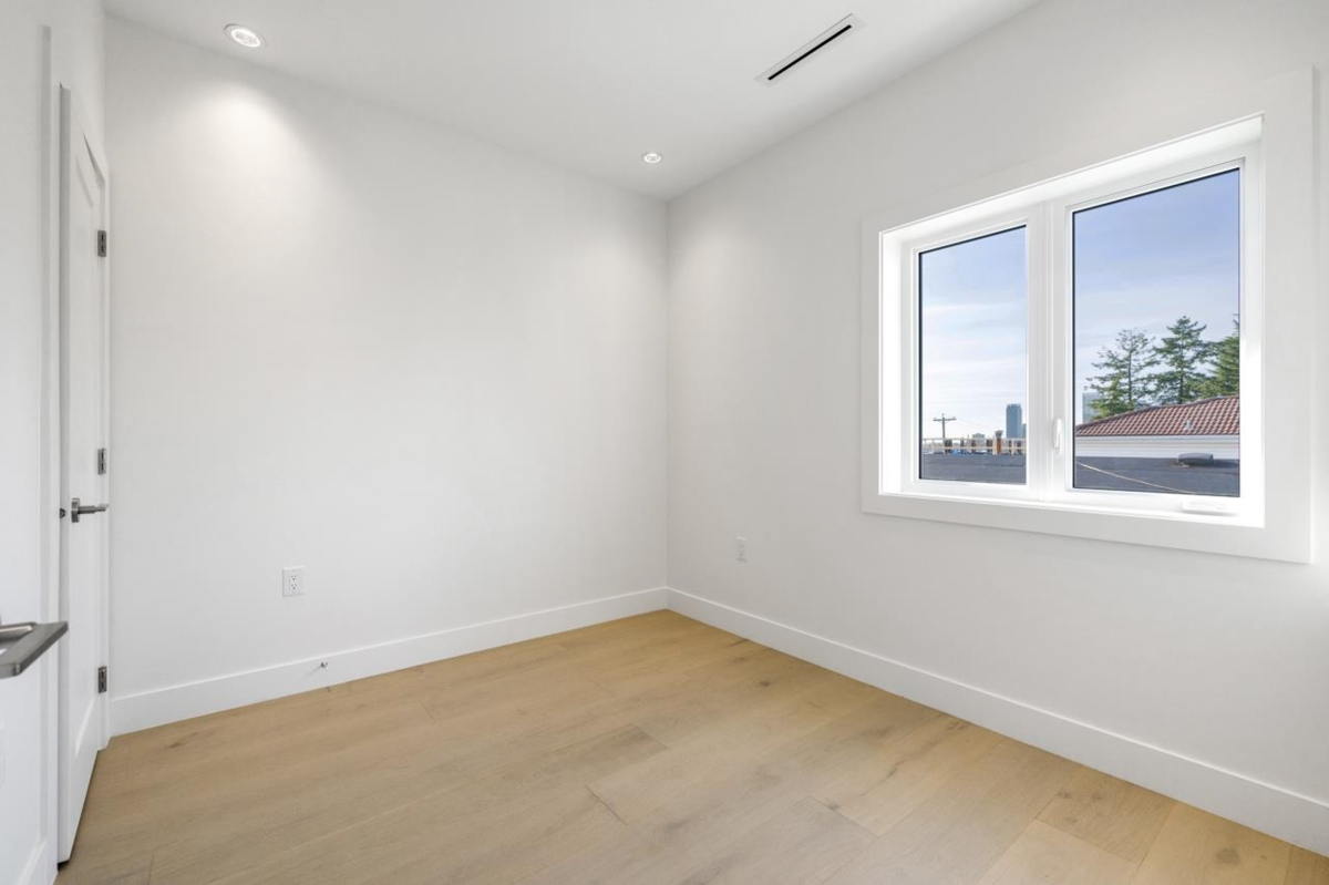 Bedroom 4 Photo of 1 366 E 64th Avenue, Vancouver, BC