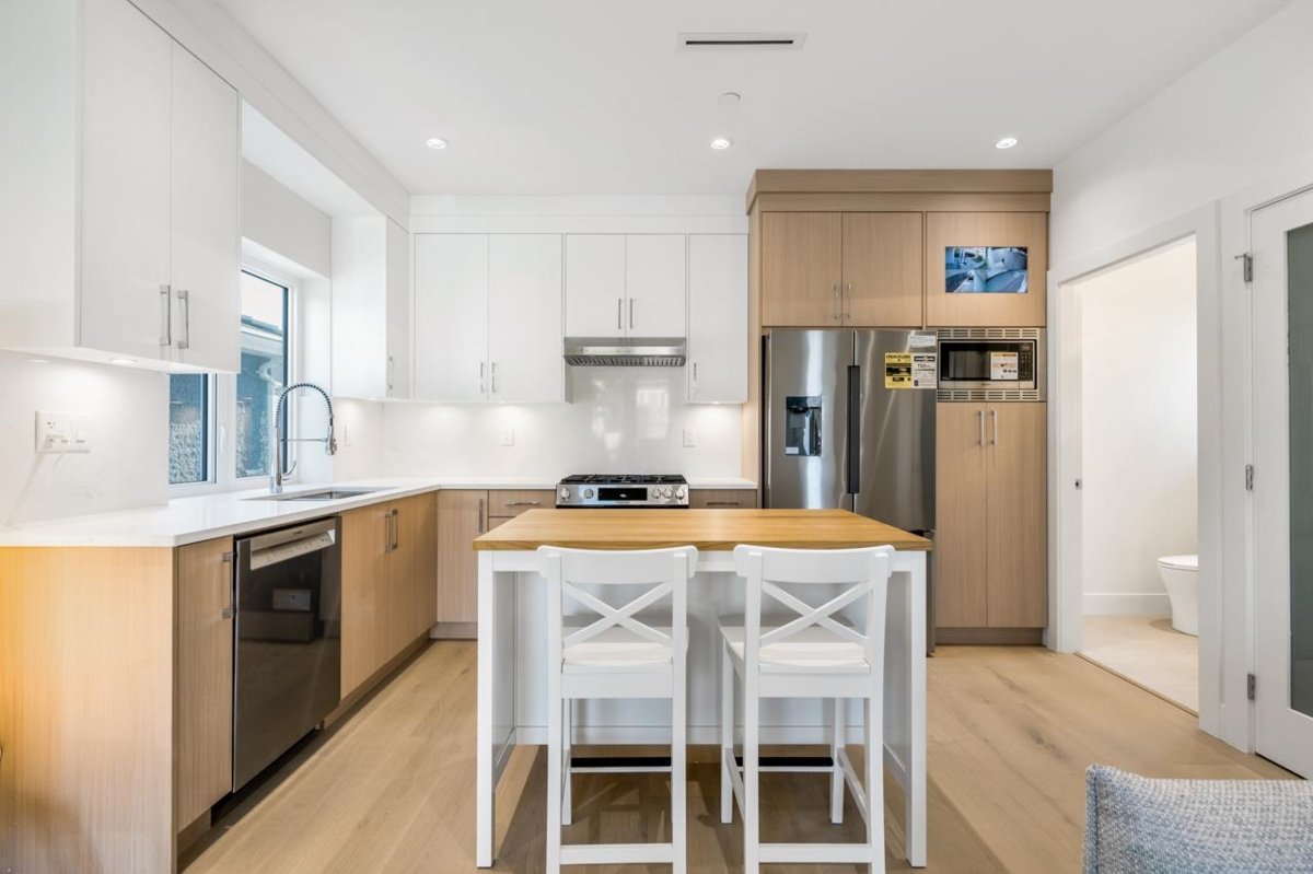 Kitchen Island Photo of 1 366 E 64th Avenue, Vancouver, BC