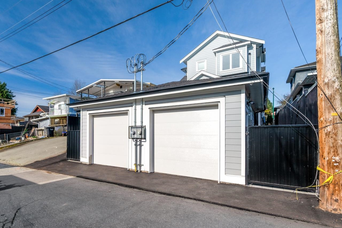 Laundry Room Photo of 1 366 E 64th Avenue, Vancouver, BC