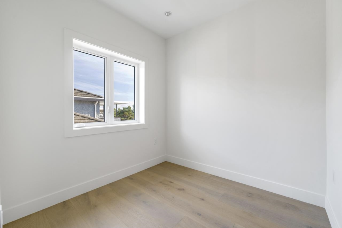 Powder Room Photo of 1 366 E 64th Avenue, Vancouver, BC