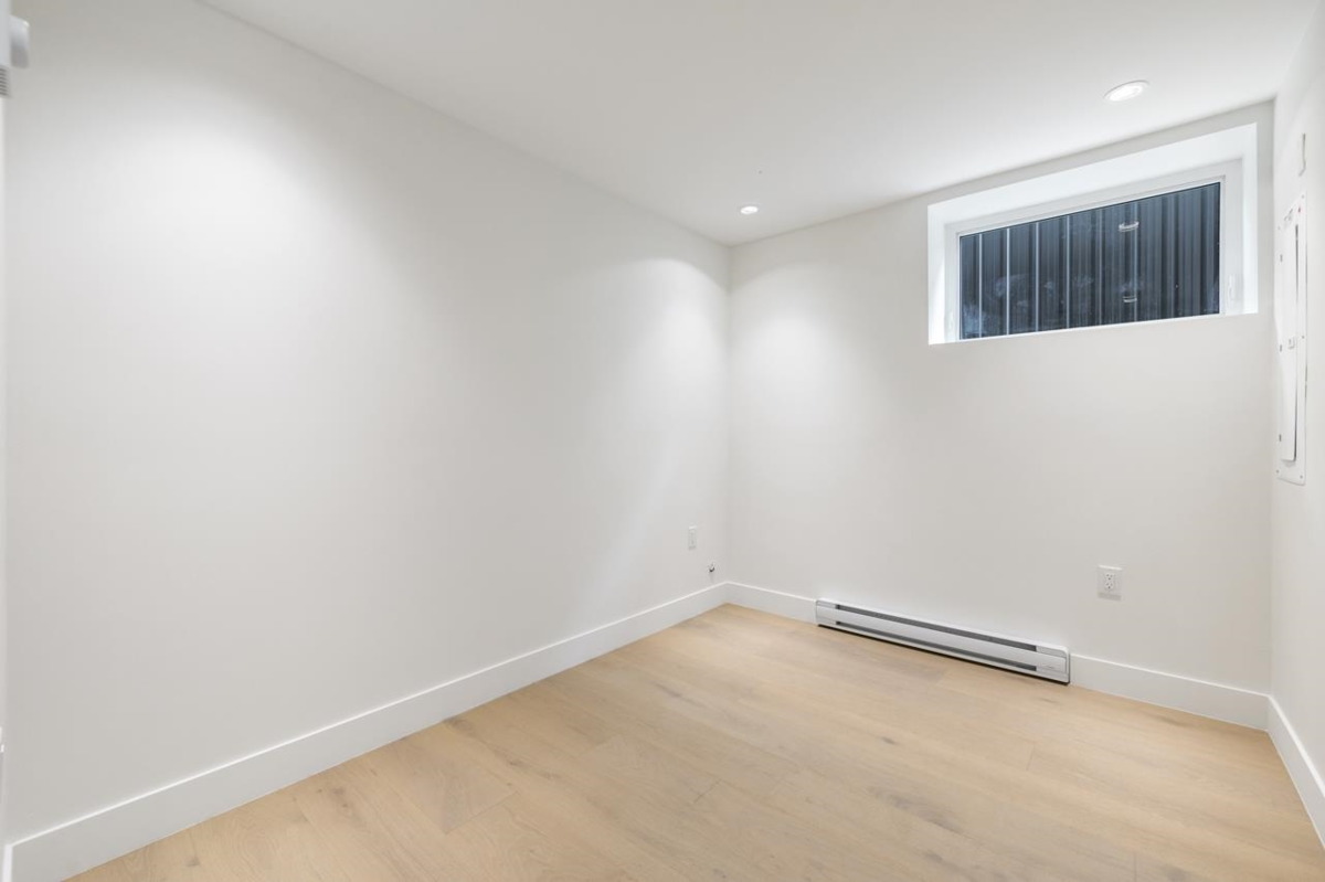 Primary Bathroom Photo of 1 366 E 64th Avenue, Vancouver, BC