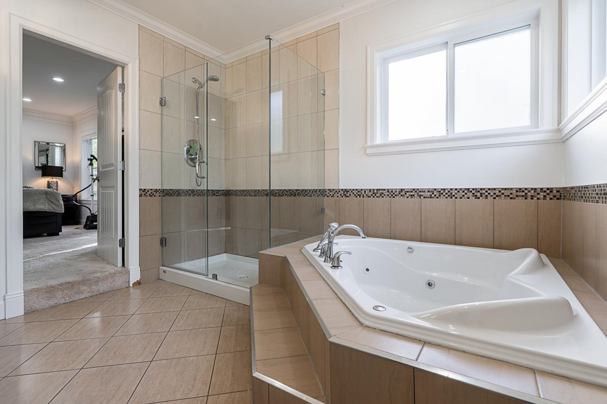 Basement Recreation Room Photo of 14488 59a Avenue, Surrey, BC