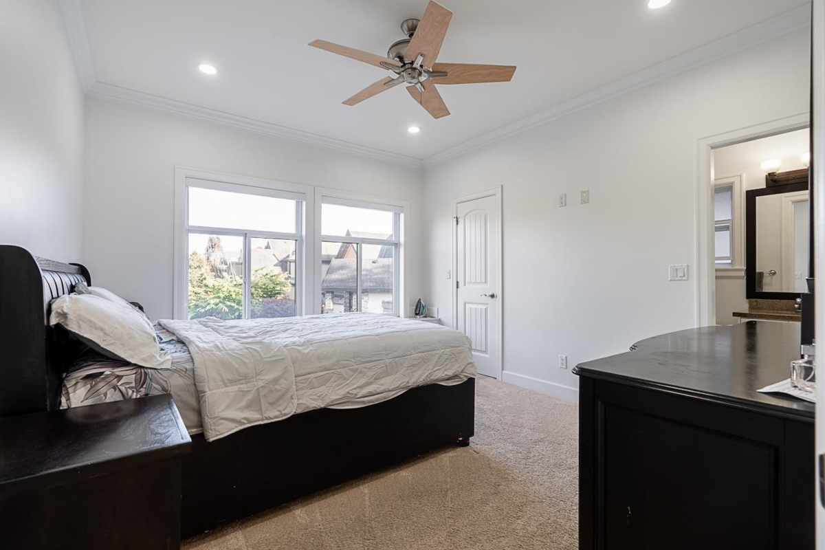 Entry Foyer Photo of 14488 59a Avenue, Surrey, BC