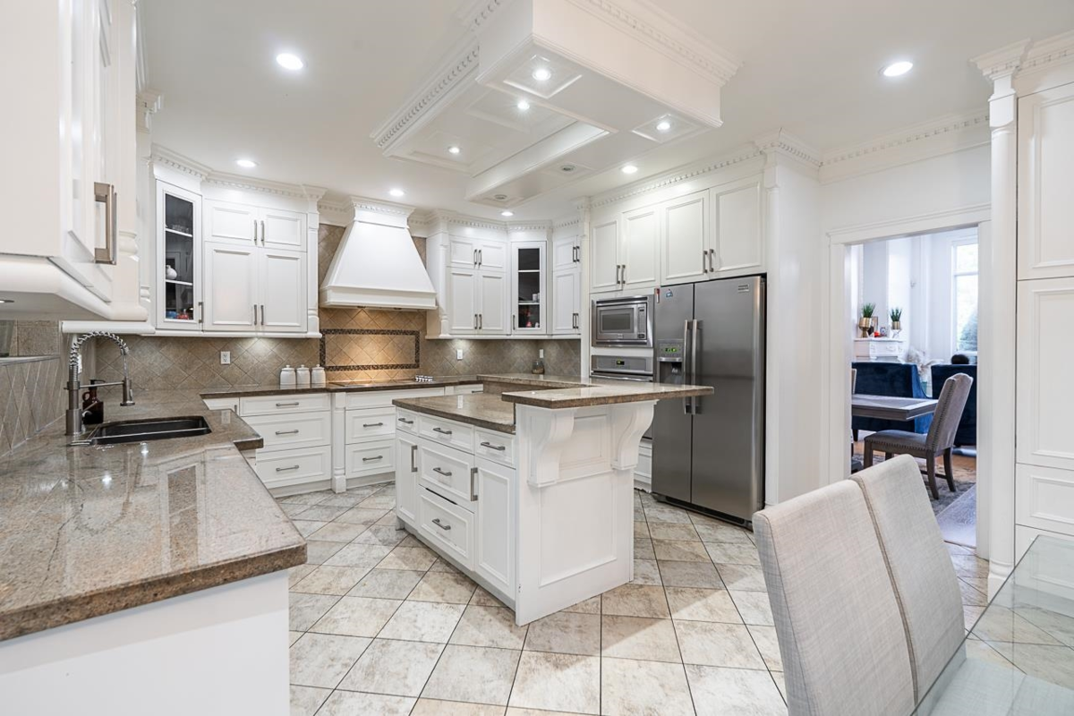 Primary Bathroom Photo of 14488 59a Avenue, Surrey, BC