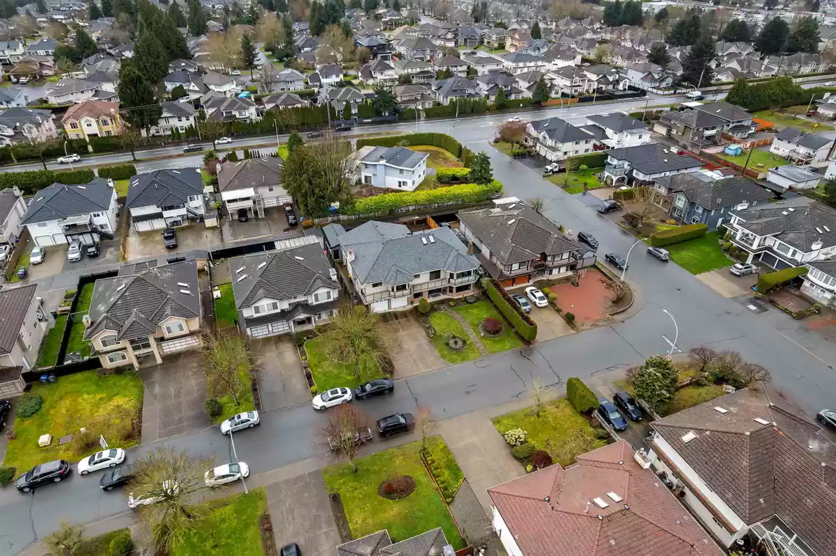 Fitness Center Photo Near 12216 64a Avenue, Surrey, BC