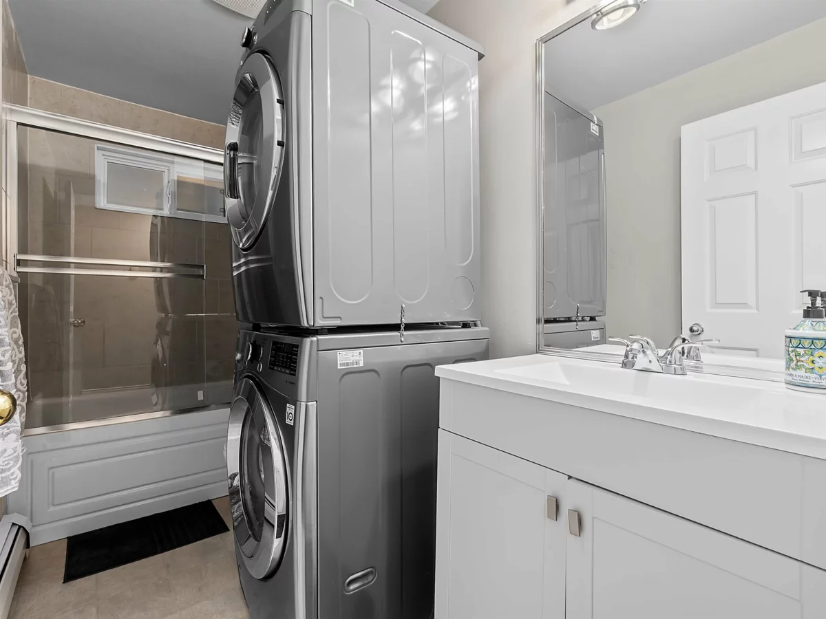 Front Yard Photo of 12216 64a Avenue, Surrey, BC