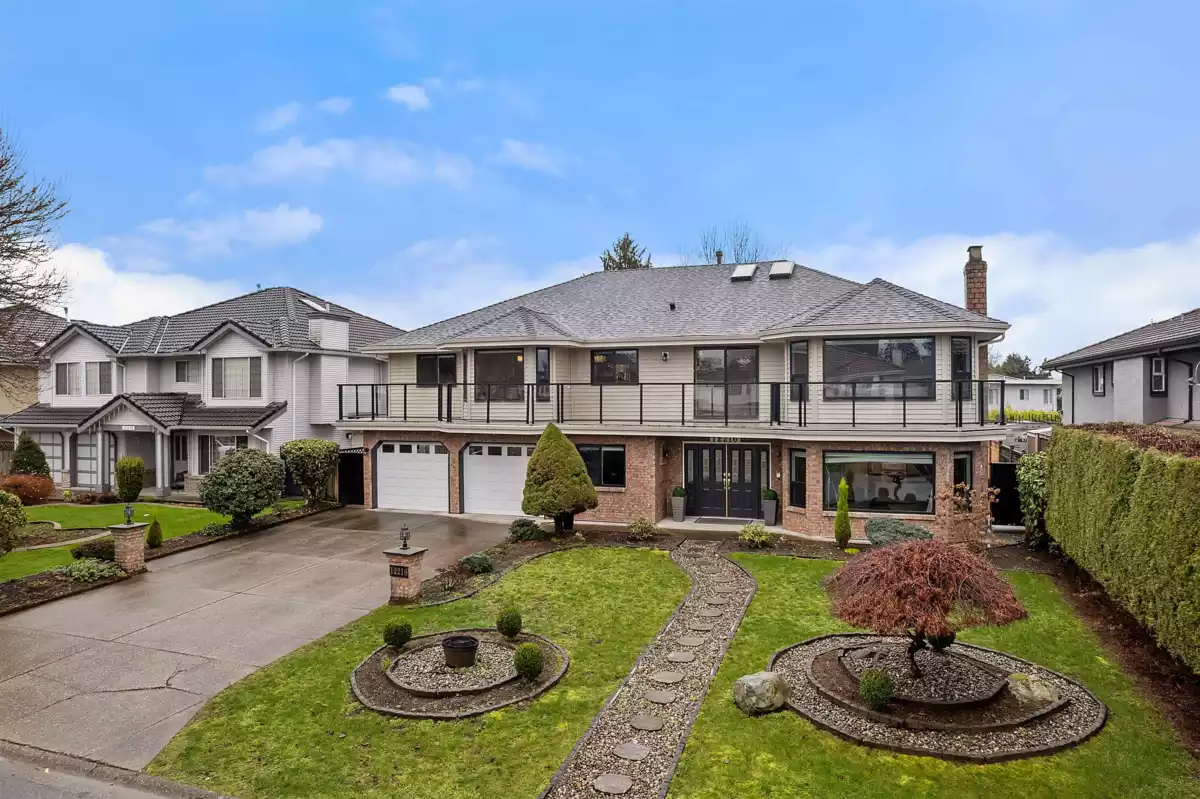 Living Room Photo of 12216 64a Avenue, Surrey, BC