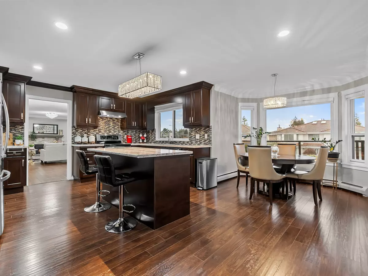 Primary Bathroom Photo of 12216 64a Avenue, Surrey, BC