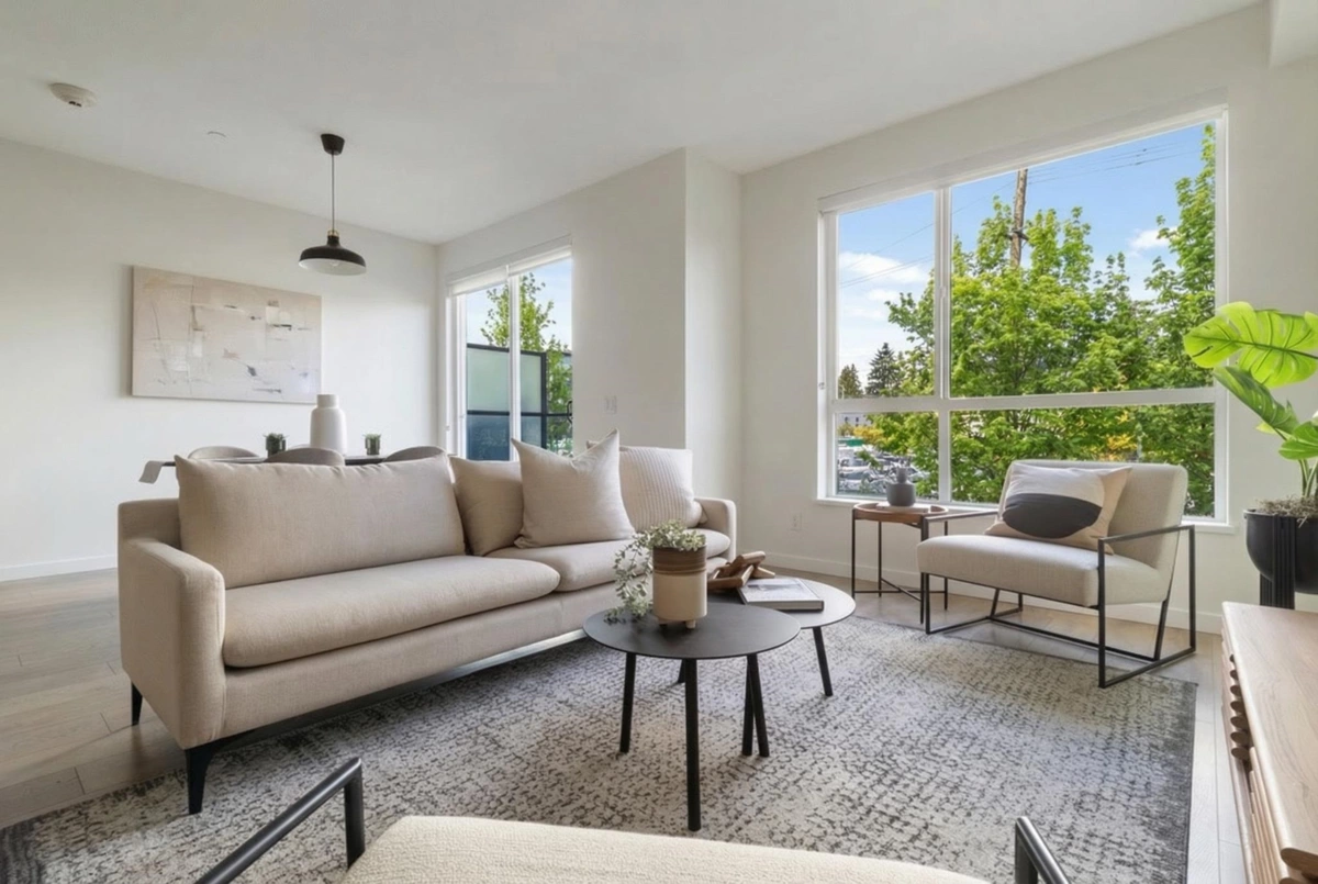 Living Room Photo of 2 533 E 3rd Street, North Vancouver, BC