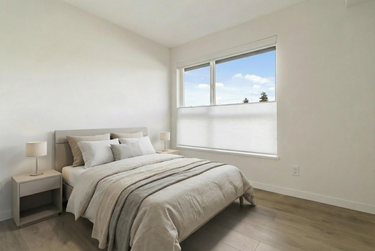 Walk-In Closet Photo of 2 533 E 3rd Street, North Vancouver, BC