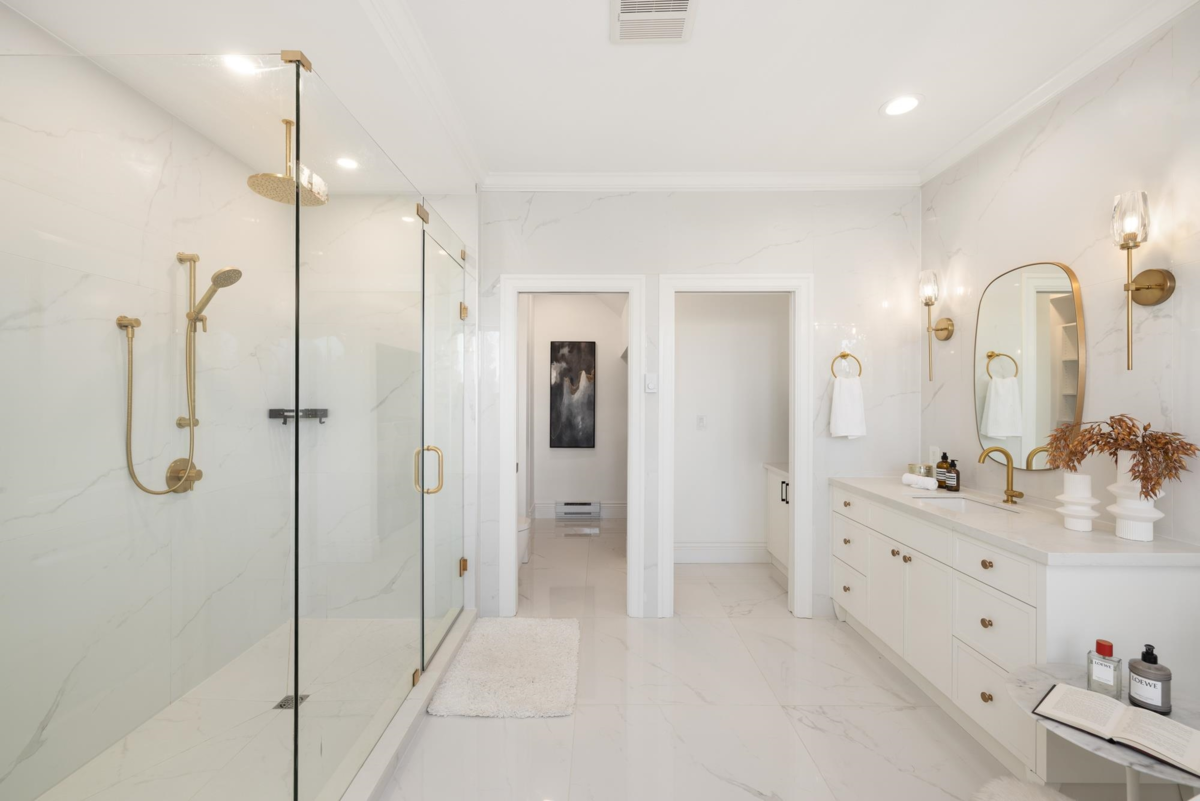 Entry Foyer Photo of 16283 29 Avenue, Surrey, BC