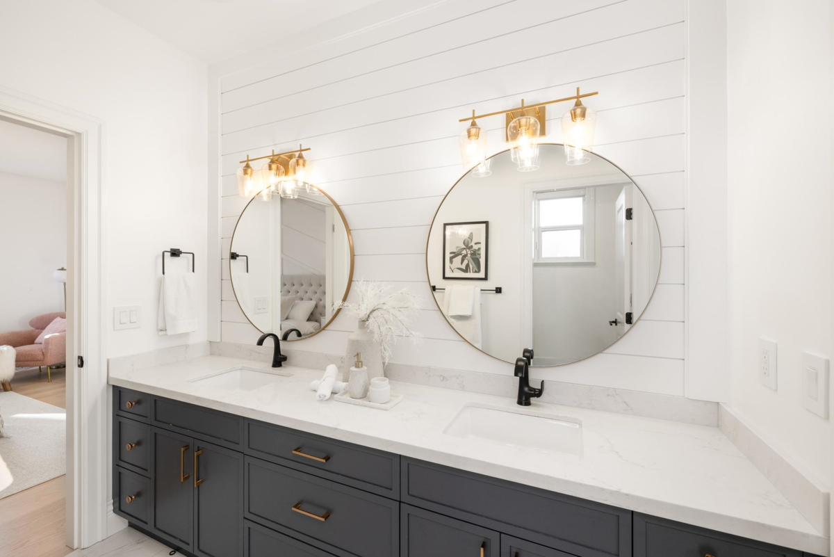 Staircase Photo of 16283 29 Avenue, Surrey, BC